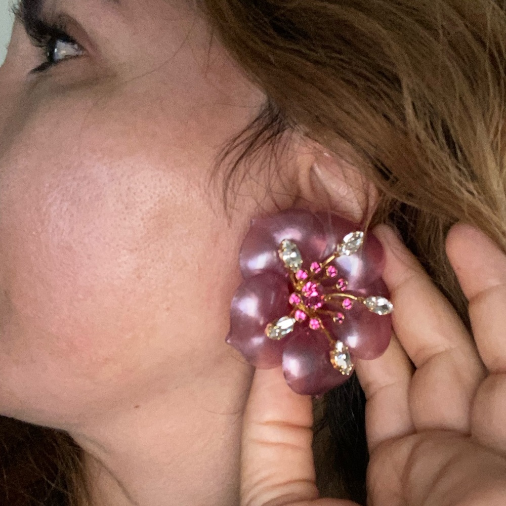 Mui mui flower clip on earrings pink! - Picture 5 of 5
